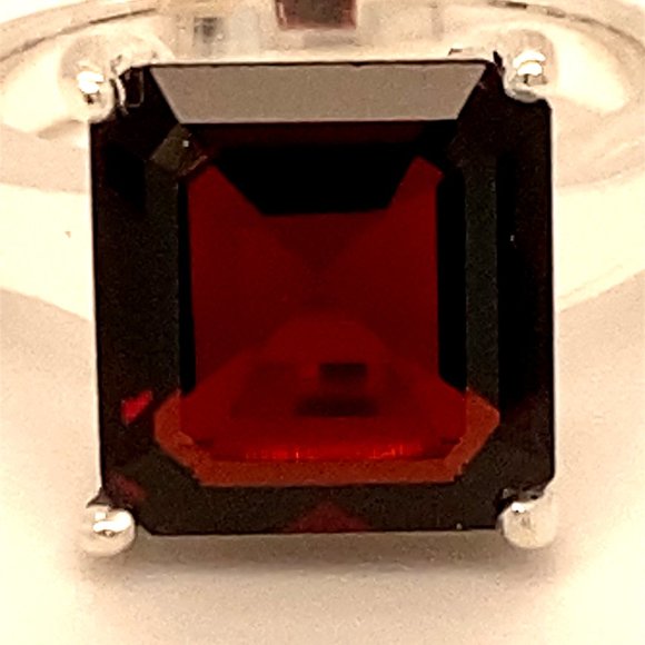 Red Garnet 4.70ct Platinum Finish Silver Ring - Picture 7 of 7